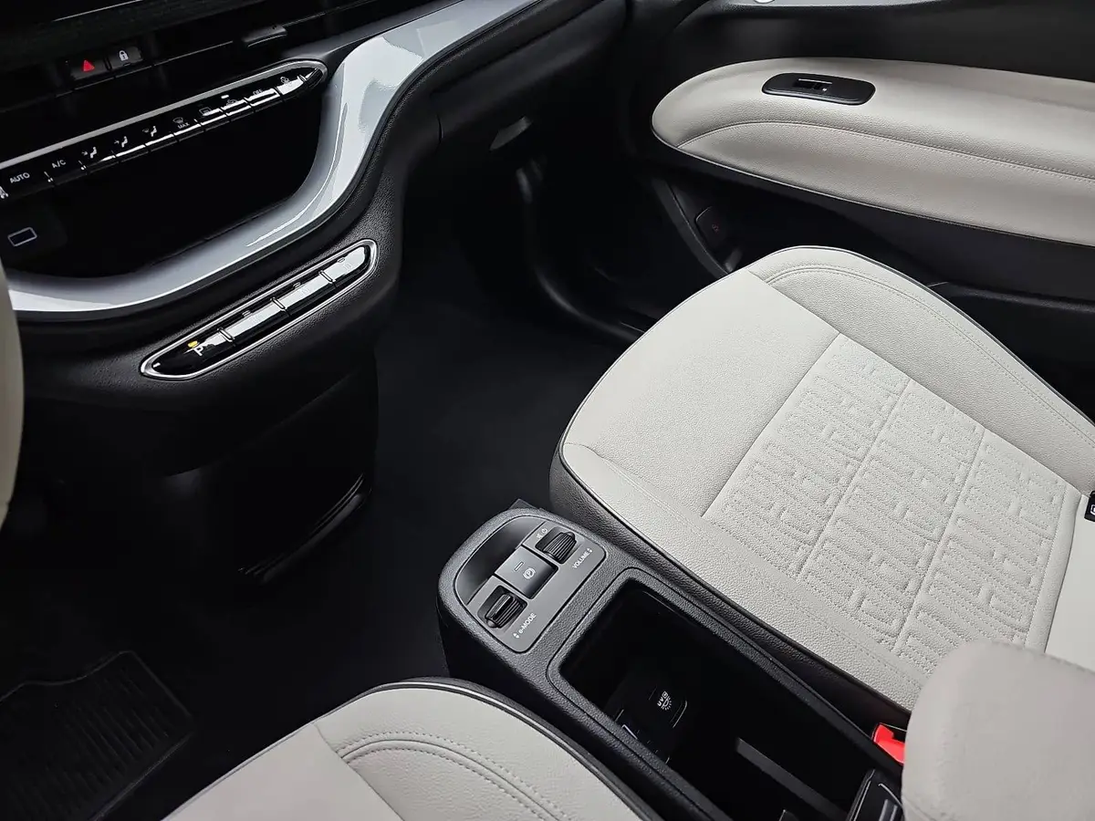 FIAT 500E ELEKTRO 42 KWH BY BOCELLI NAVI KLIMA LED JBL ALL-SEASON LM17