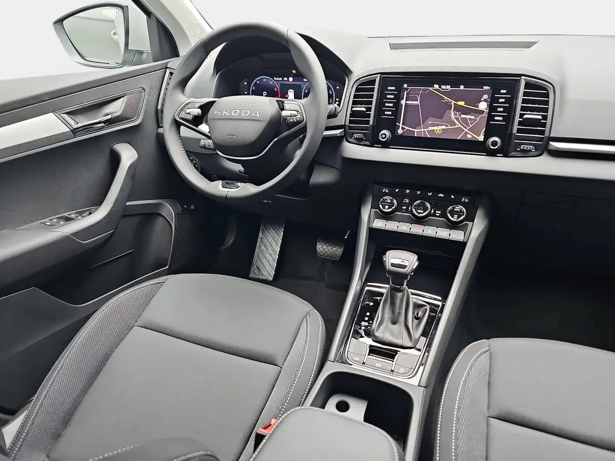 SKODA KAROQ 1.5 TSI DSG SELECTION LED ACC AHK