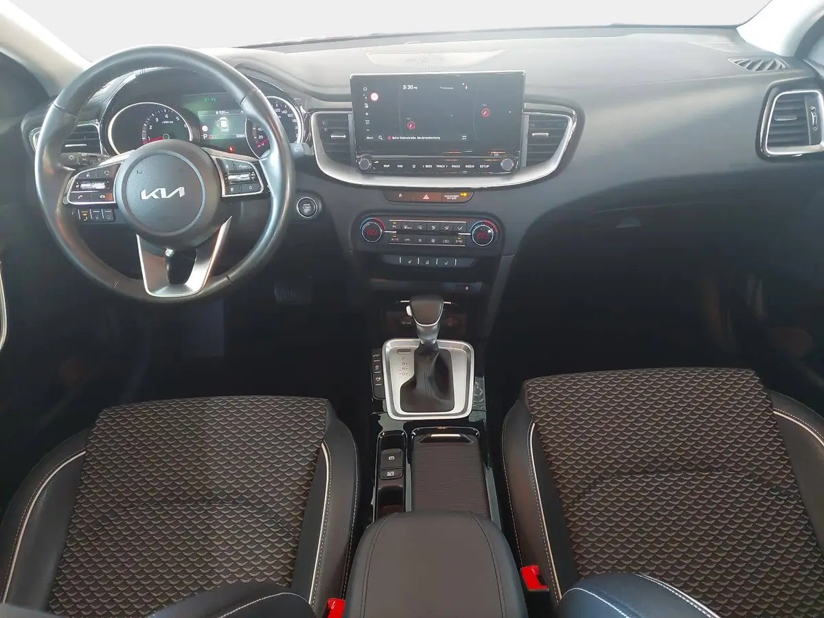 KIA XCEED 1.5 T-GDI DCT7 SPIRIT NAVI XCLUSIVE AHK ALLWETTER