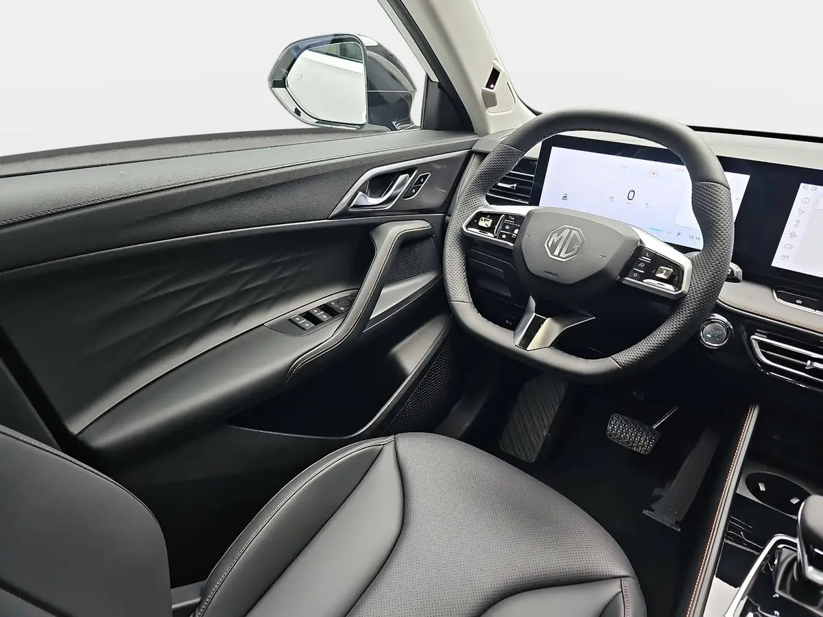 MG HS 1.5 PLUG-IN-HYBRID MY25.5 LUXURY LEDER 360-GRAD-KAMERA 19-ZOLL-LM