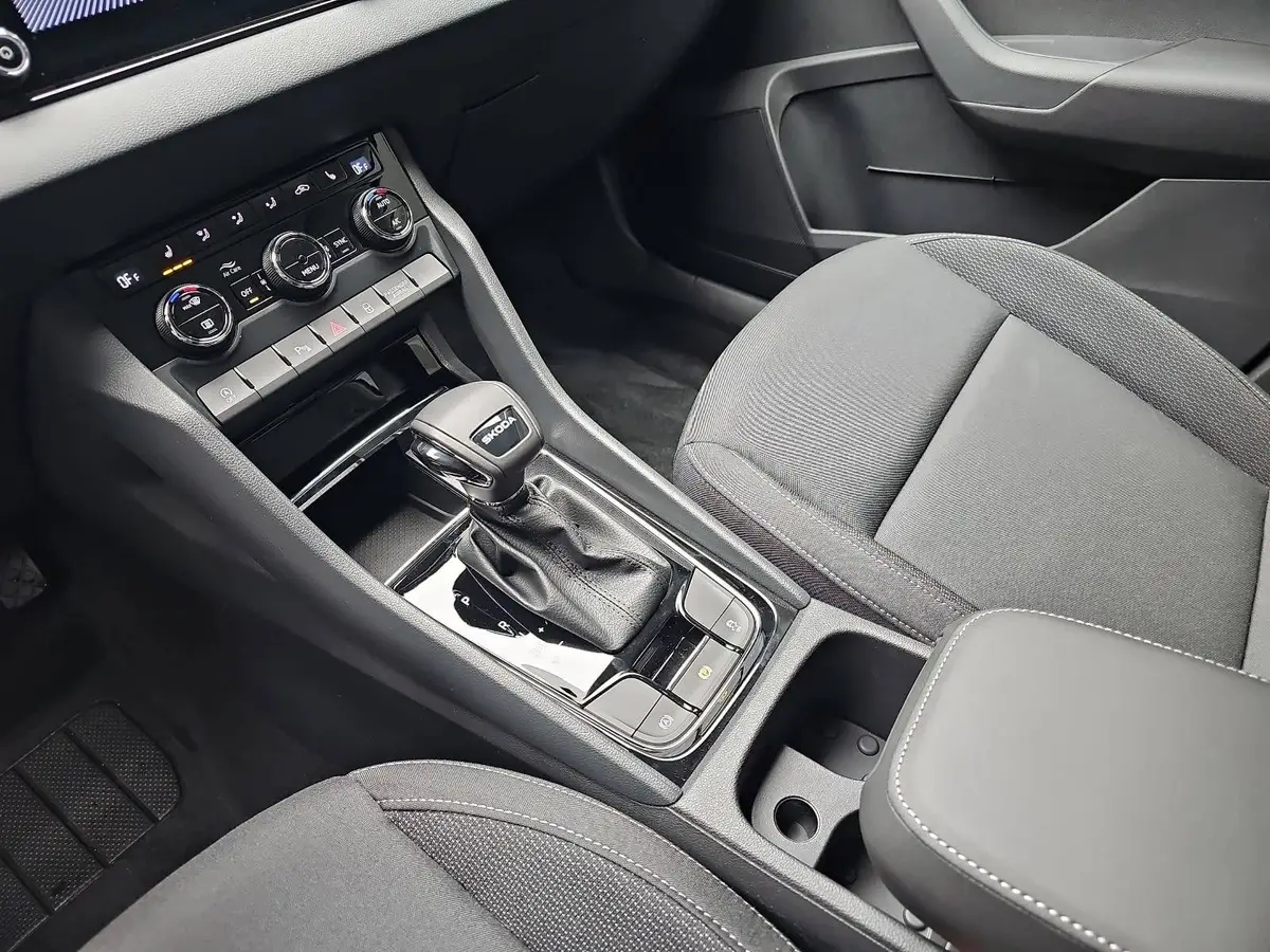 SKODA KAROQ 1.5 TSI DSG 130 JAHRE LED KAMERA AHK