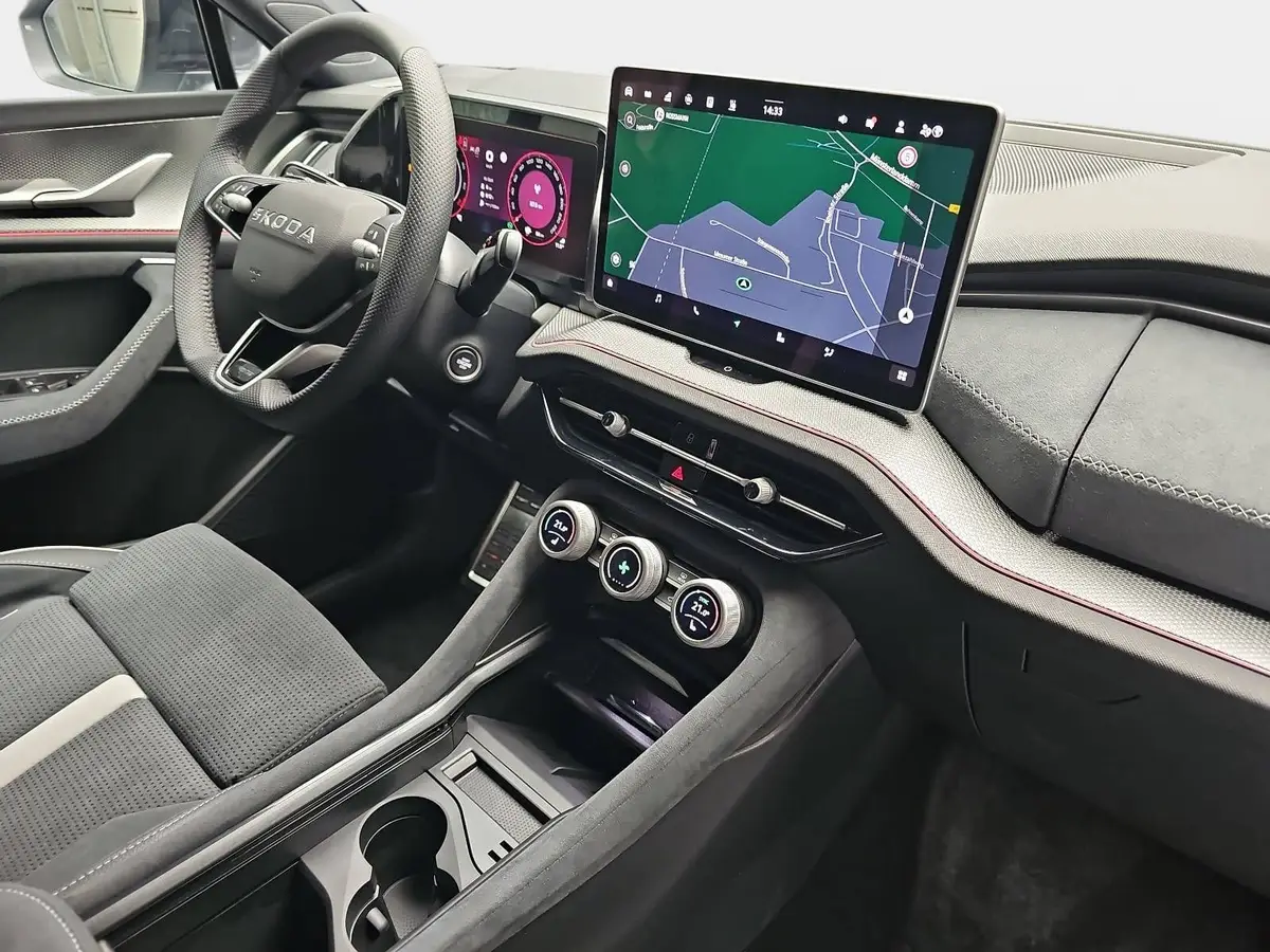 SKODA KODIAQ 1.5 TSI DSG IV PHEV SPORTLINE AHK PANO LM