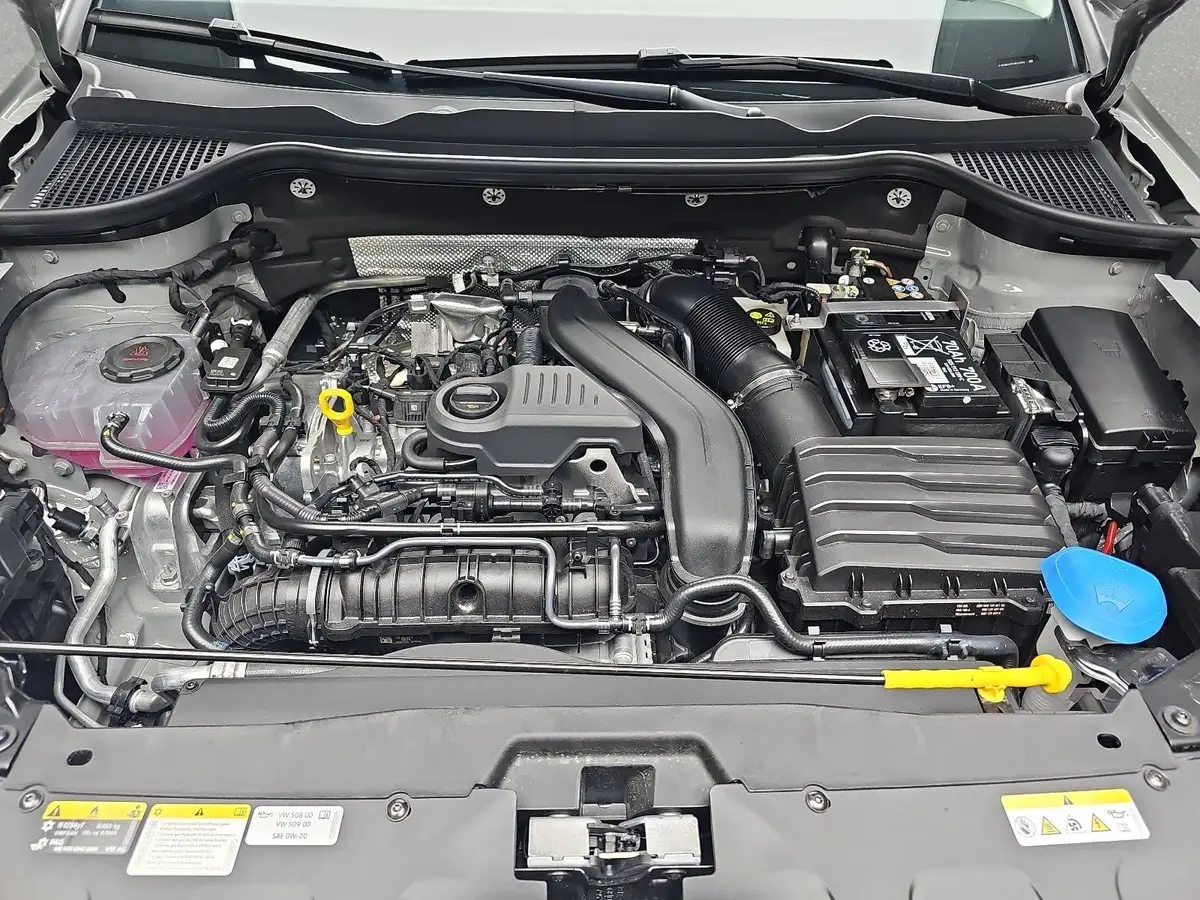 SKODA KAROQ 1.5 TSI DSG SELECTION LED AHK LM