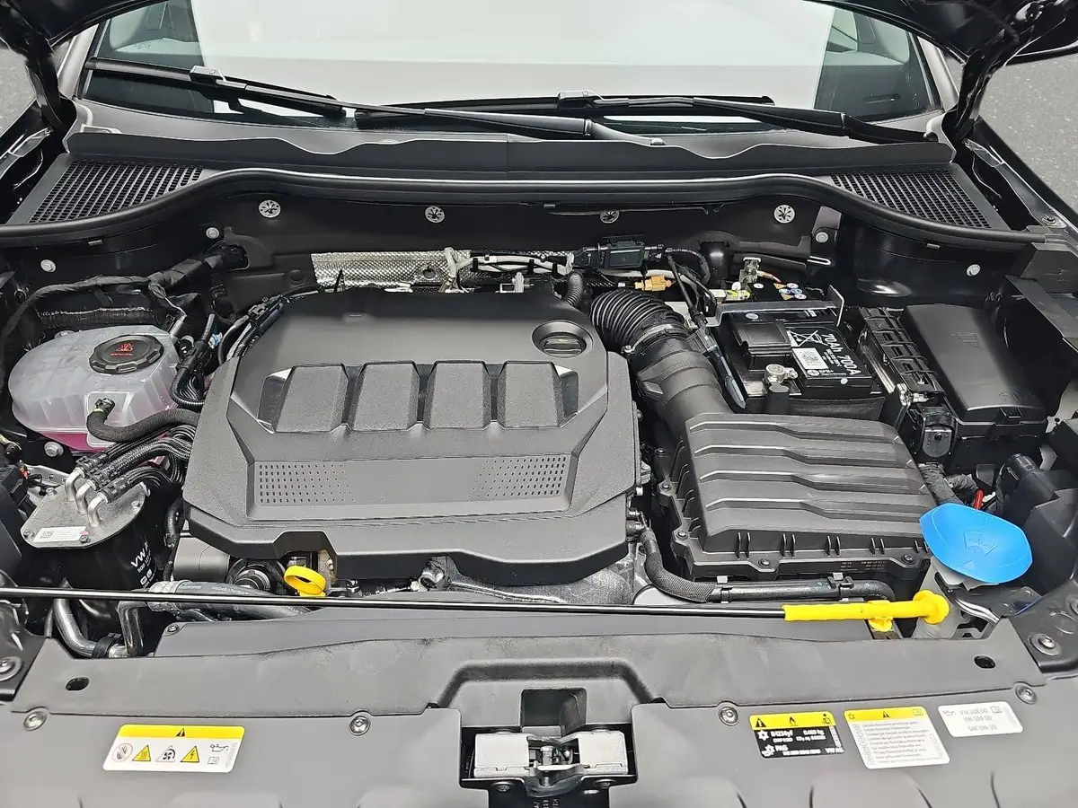 SKODA KAROQ 2.0 TDI DSG SPORTLINE DCC ACC PANO