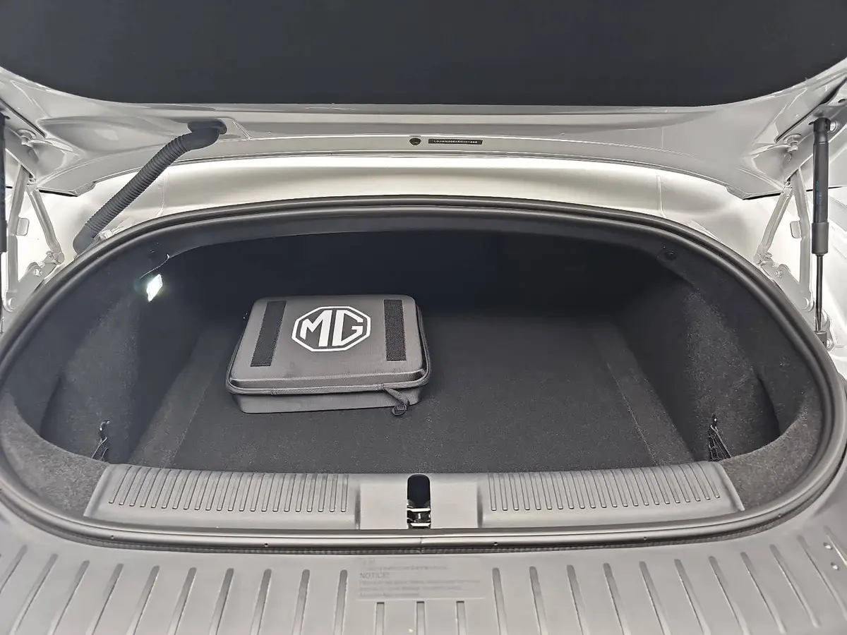 MG CYBERSTER EV 77 KWH XPOWER