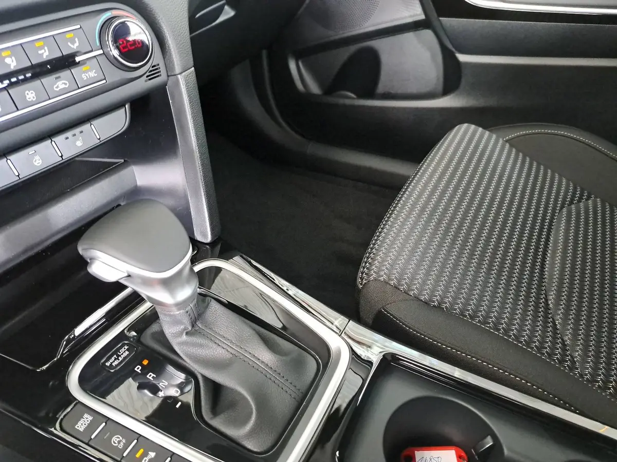 KIA CEED 1.5 T-GDI 48V DCT7 ULTIMATE EDITION