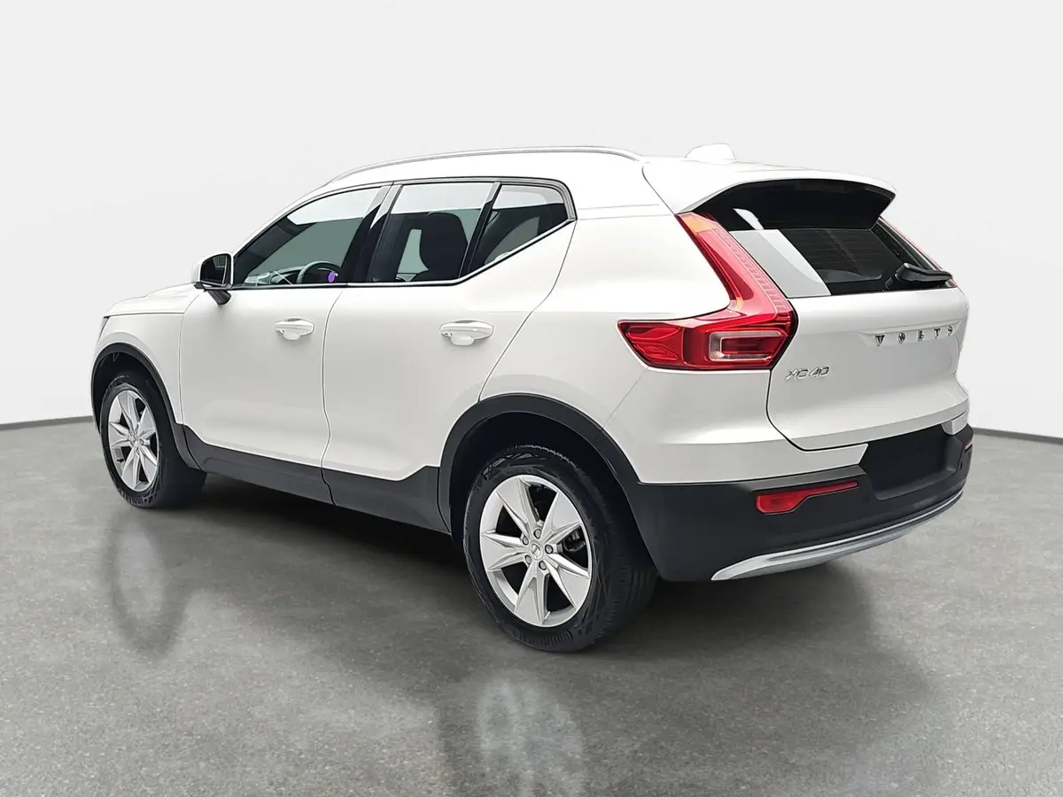 VOLVO XC40 T2 2WD AUTO. CORE NAVI LED EL.HECKKL. PDC KAMERA L