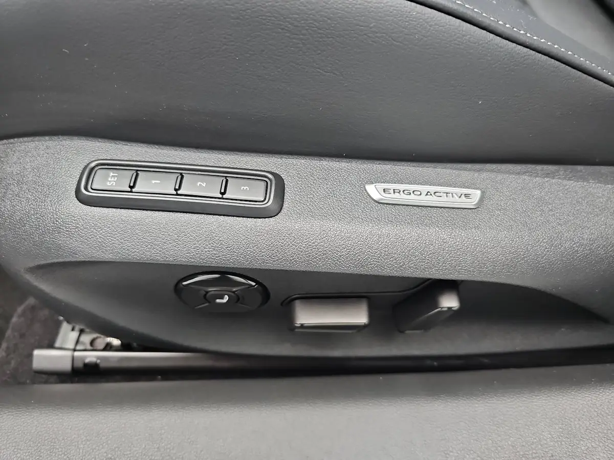 VW PASSAT VARIANT 2.0 TDI DSG R-LINE NAVI LED-MATRIX ACC PANO BLACK 