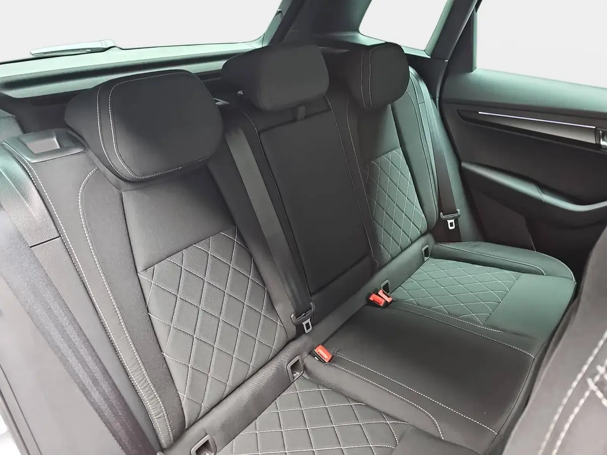 SKODA KAROQ 1.5 TSI DSG SPORTLINE NAVI LED ACC PANO WINTER KA