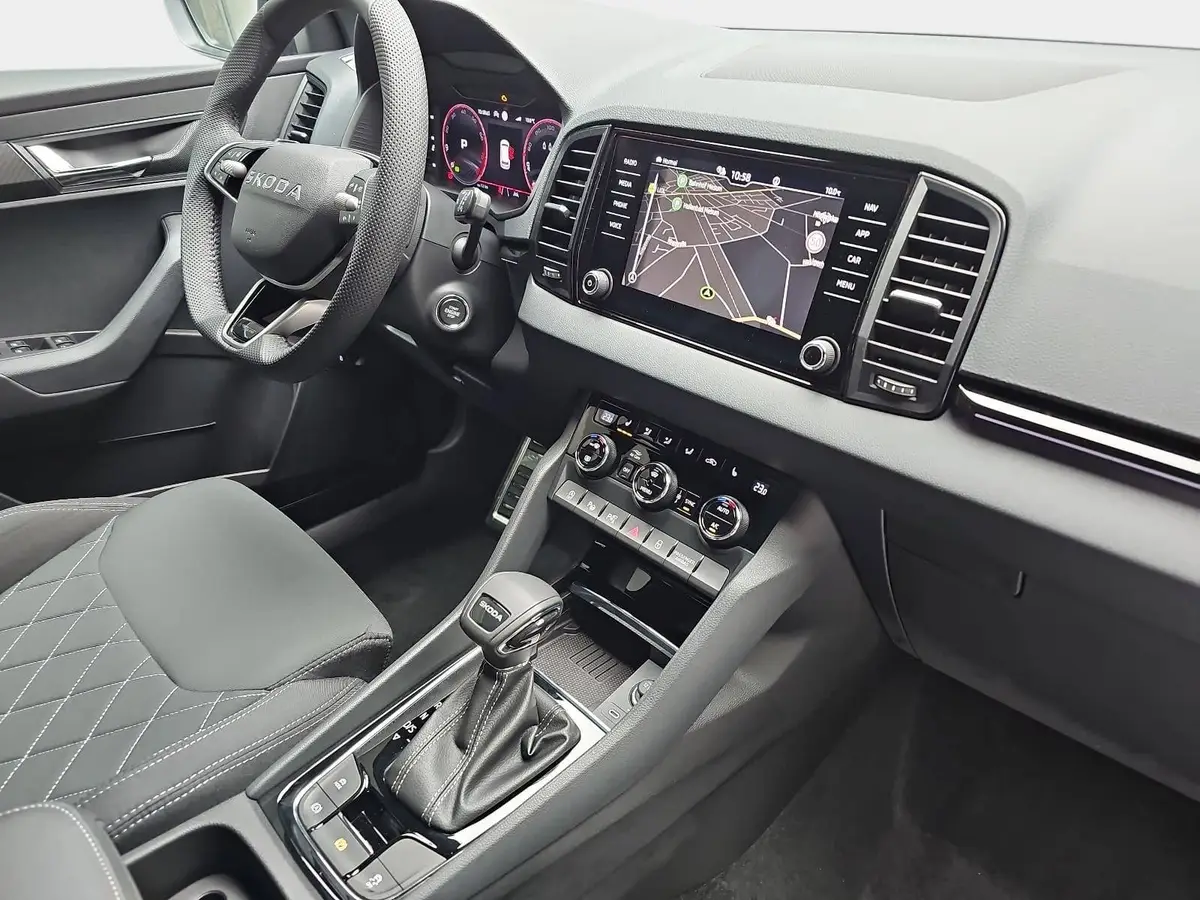 SKODA KAROQ 1.5 TSI DSG SPORTLINE NAVI LED-MATRIX PANO CANTON 