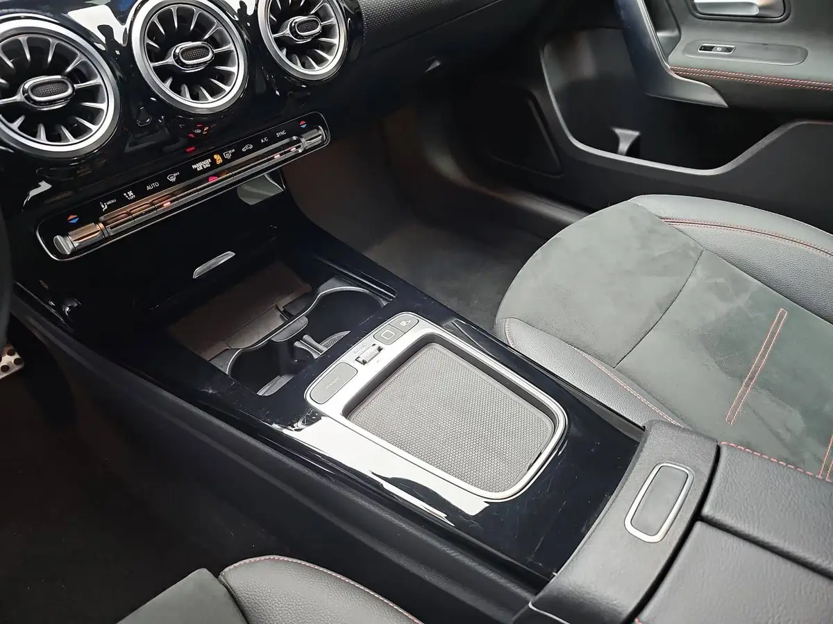 MERCEDES-BENZ A 180 DCT AMG LINE NAVI LED MBUX WINTER KAMERA LM18