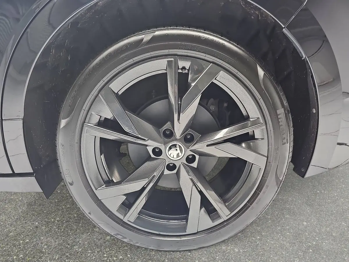 SKODA ENYAQ COUPÉRS SUITE 77KWH MATRIX DCC LM20