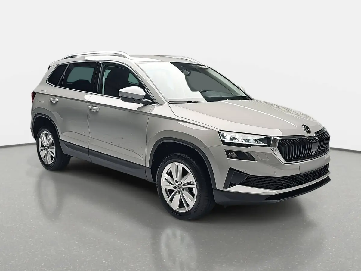 SKODA KAROQ 1.5 TSI DSG SELECTION LED ACC AHK