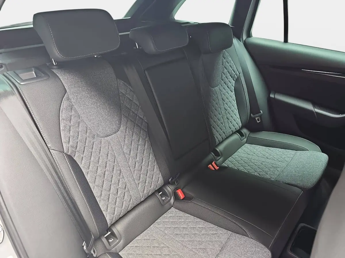 SKODA OCTAVIA COMBI 2.0 TDI DSG SPORTLINE NAVI LED