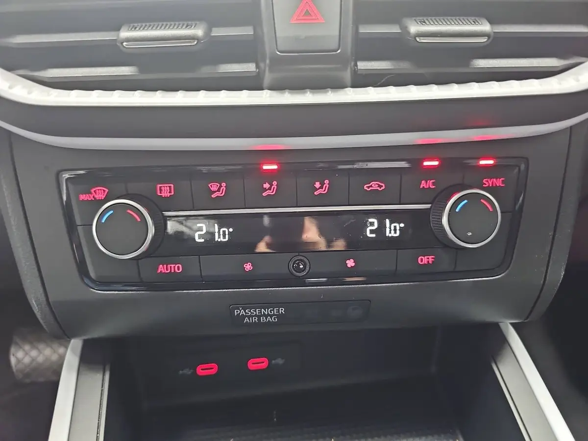 SEAT ARONA 1.0 TSI DSG STYLE NAVI LED PDC LM