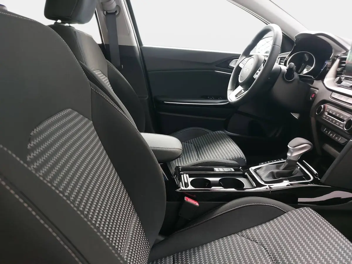 KIA CEED SW 1.5 T-GDI 48V DCT7 ULTIMATE EDITION