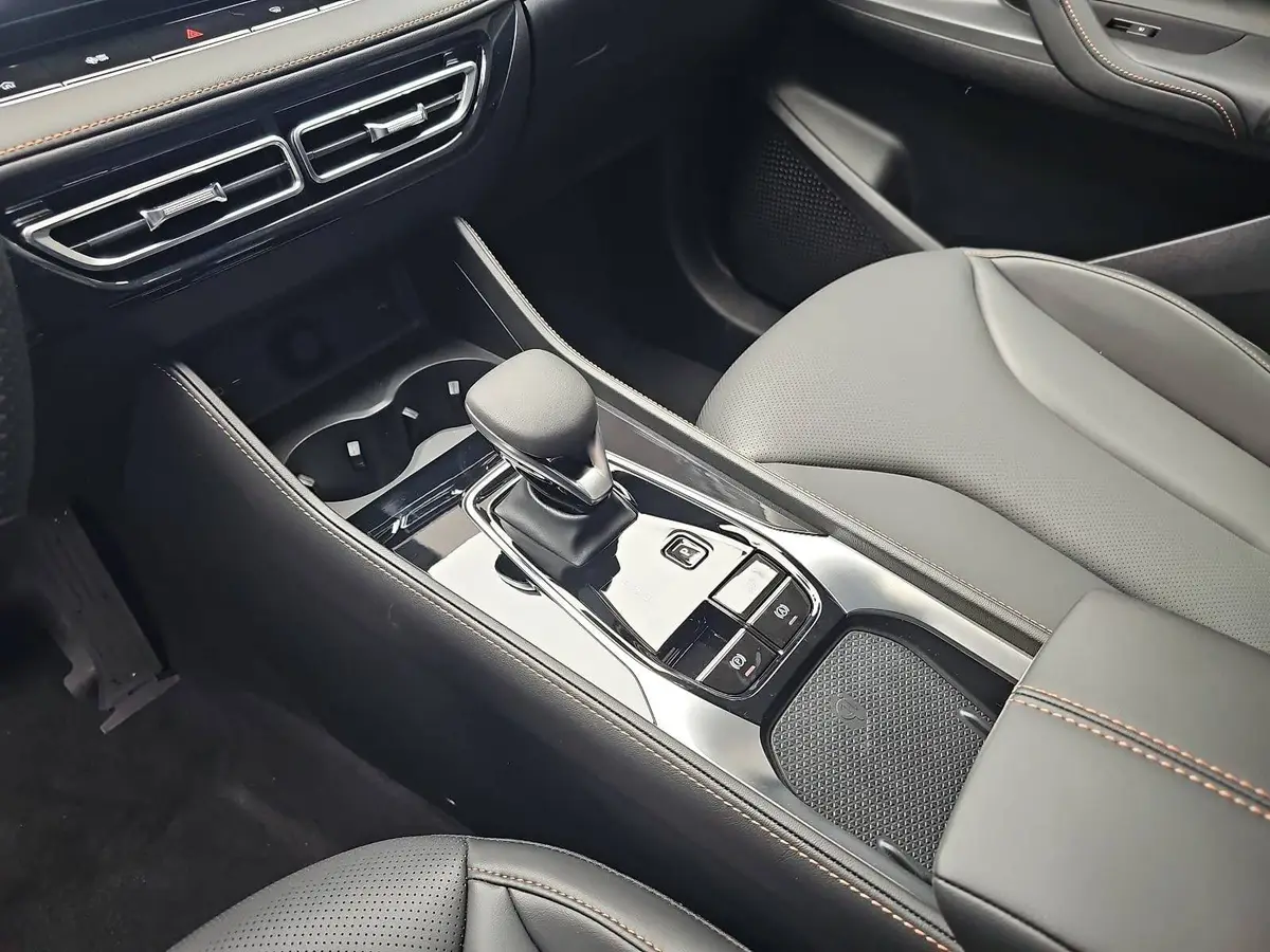 MG HS 1.5 HYBRID+ MY25.5 LUXURY LEDER 360-GRAD-KAMERA 19-ZOLL-LM