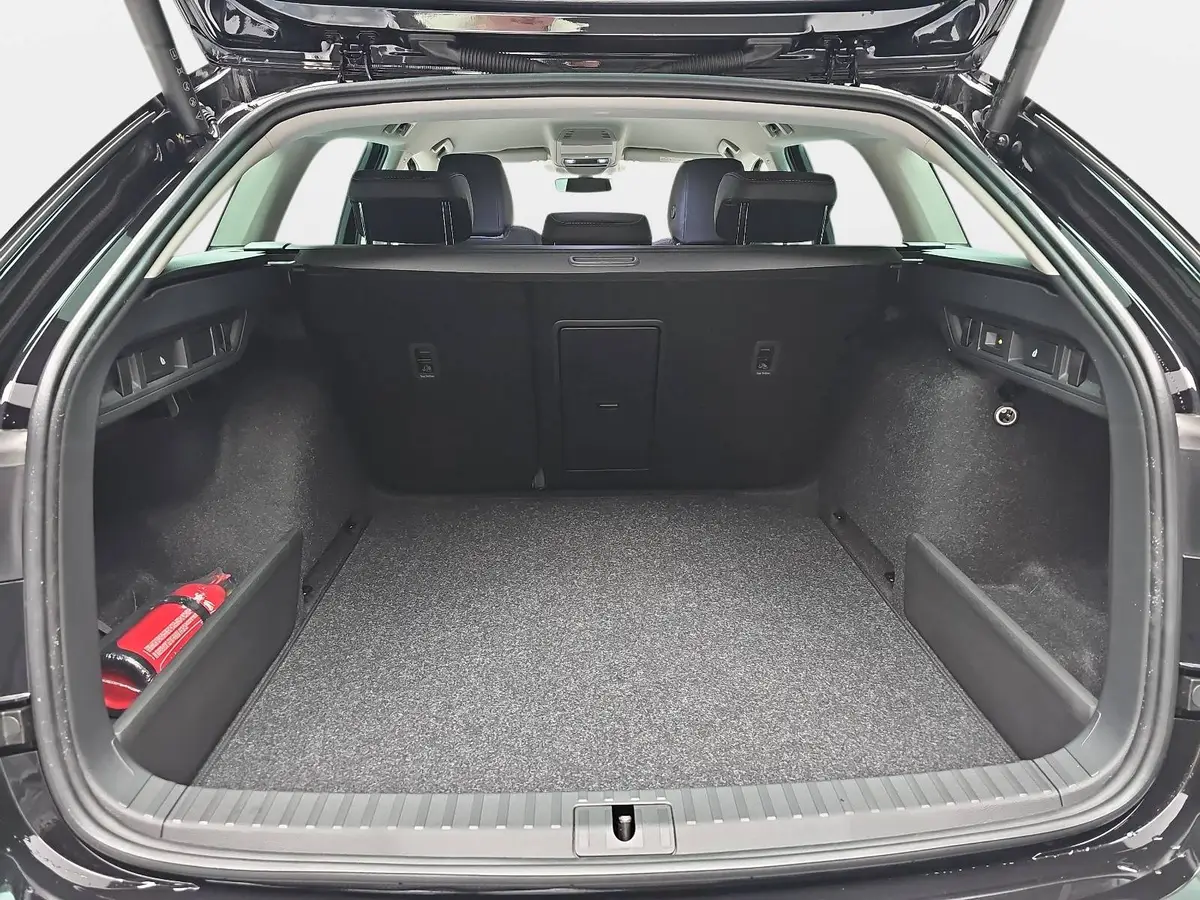 SKODA OCTAVIA COMBI 1.5 TSI ETEC DSG SELECTION NAVI LED ACC WINER KAM