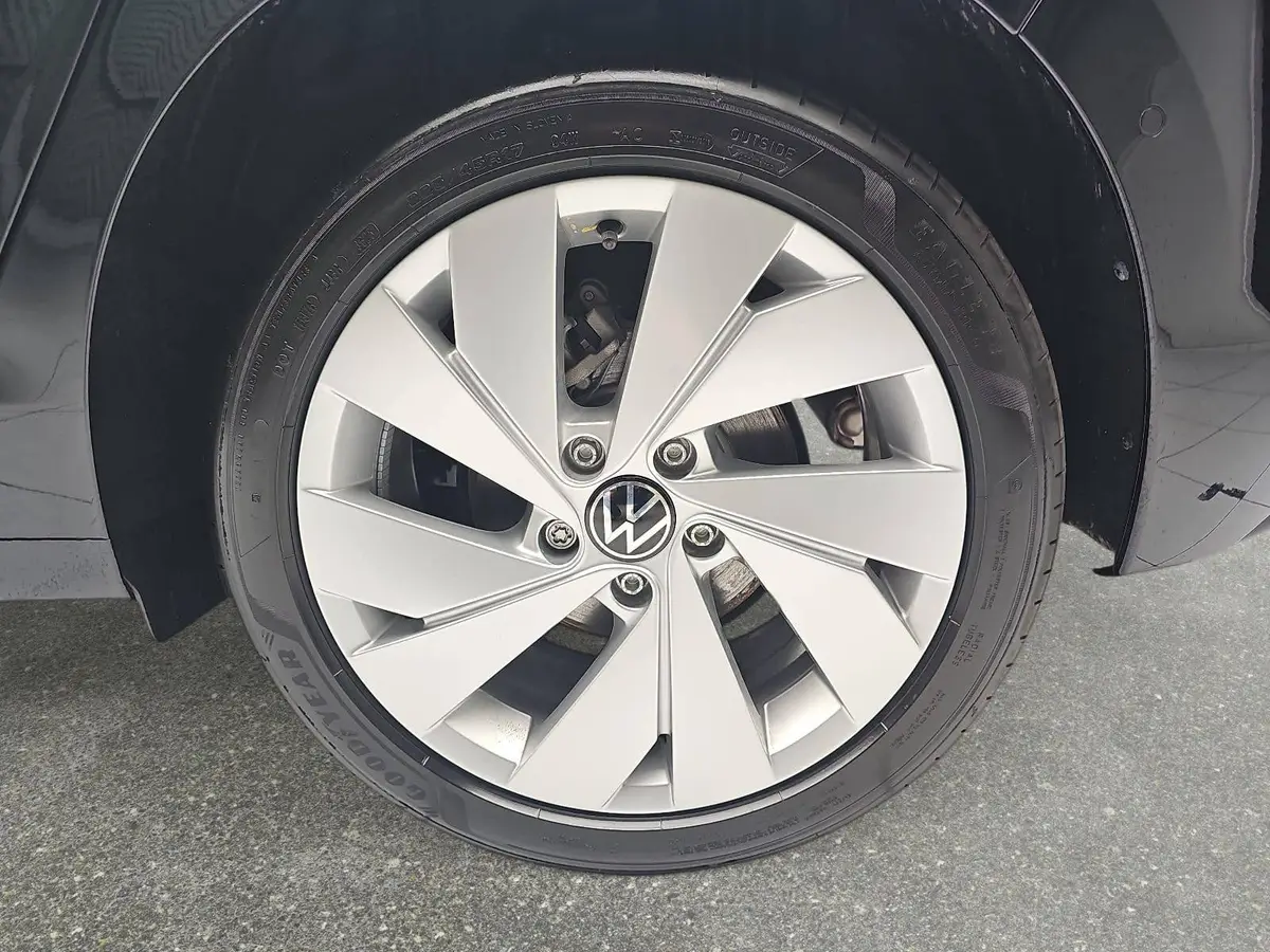 VW GOLF VIII 1.5 TSI LIFE LED ACC KAMERA AHK LM17