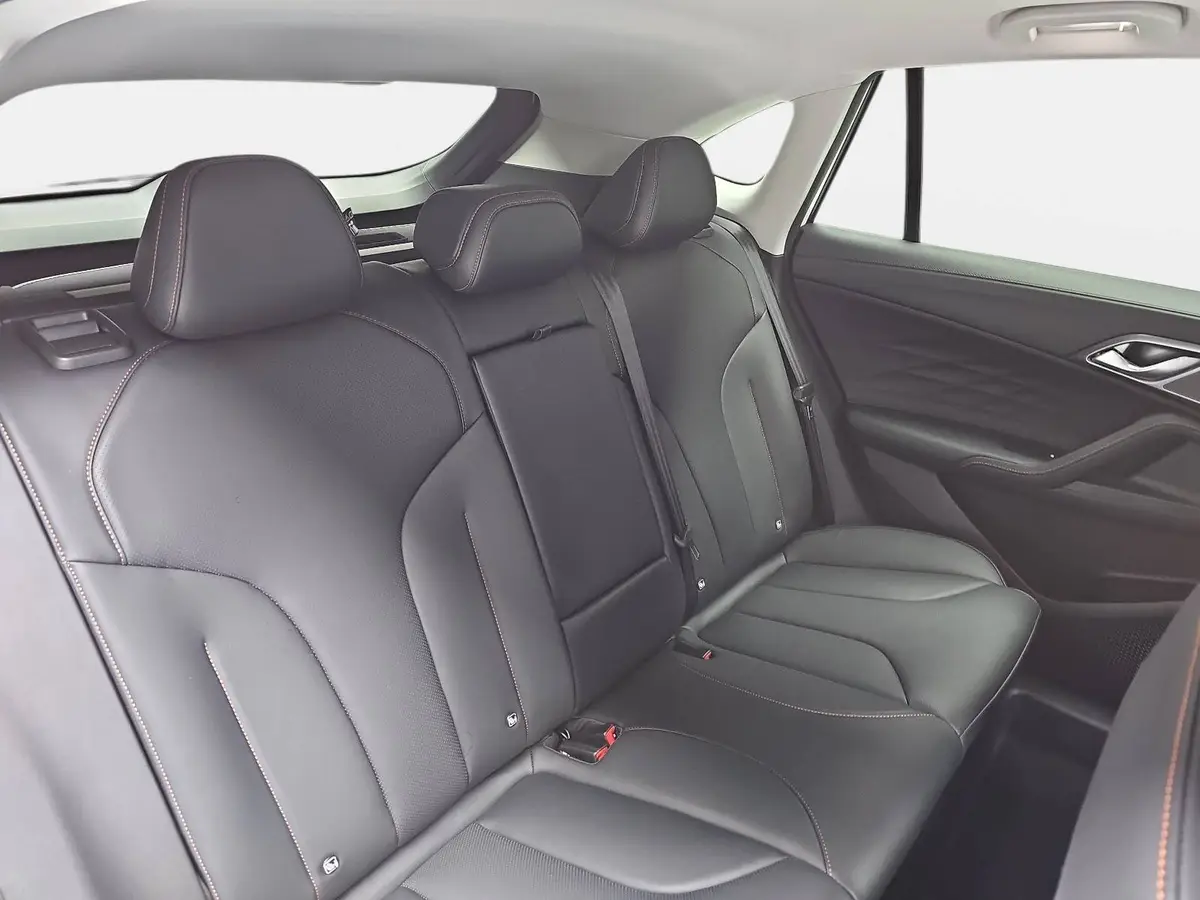 MG HS 1.5 PLUG-IN-HYBRID LUXURY LEDER 360-GRAD-KAMERA 19-ZOLL-LM