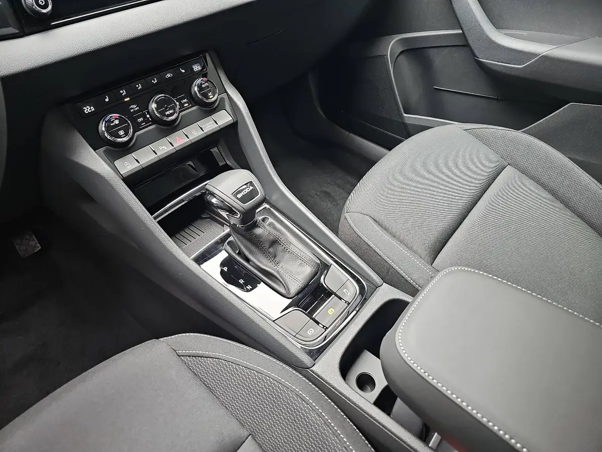 SKODA KAROQ 1.5 TSI DSG SELECTION NAVI LED ACC WINTER KAMERA A