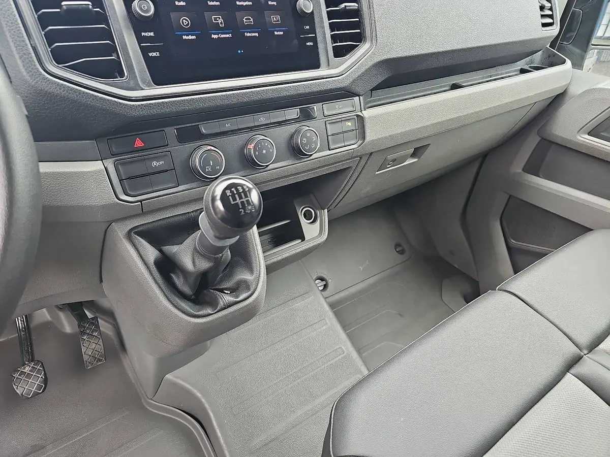 VW CRAFTER 35 TDI PLUS L3H3 FWD NAVI KLIMA 7-SITZE PDC AHK