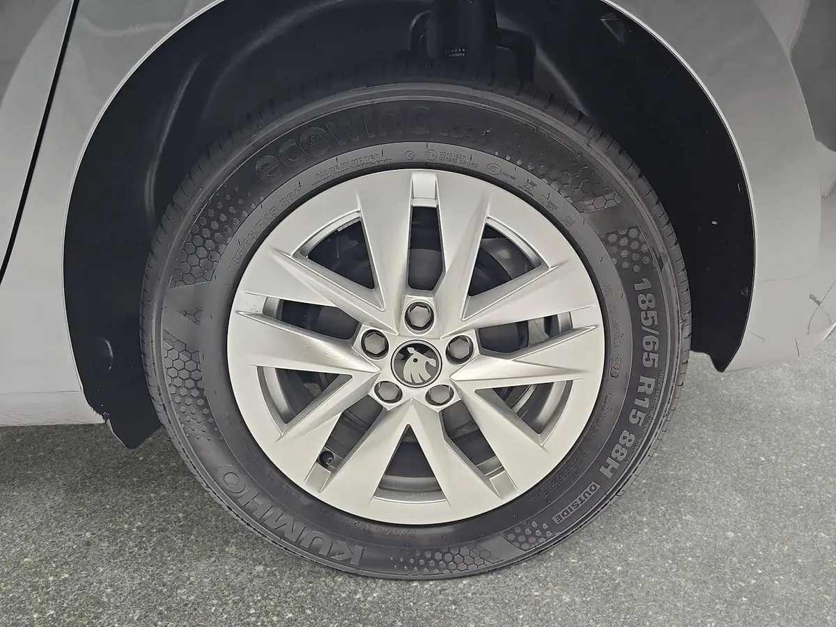SKODA FABIA 1.0 TSI KLIMAAUTO LED SITZH. KAMERA