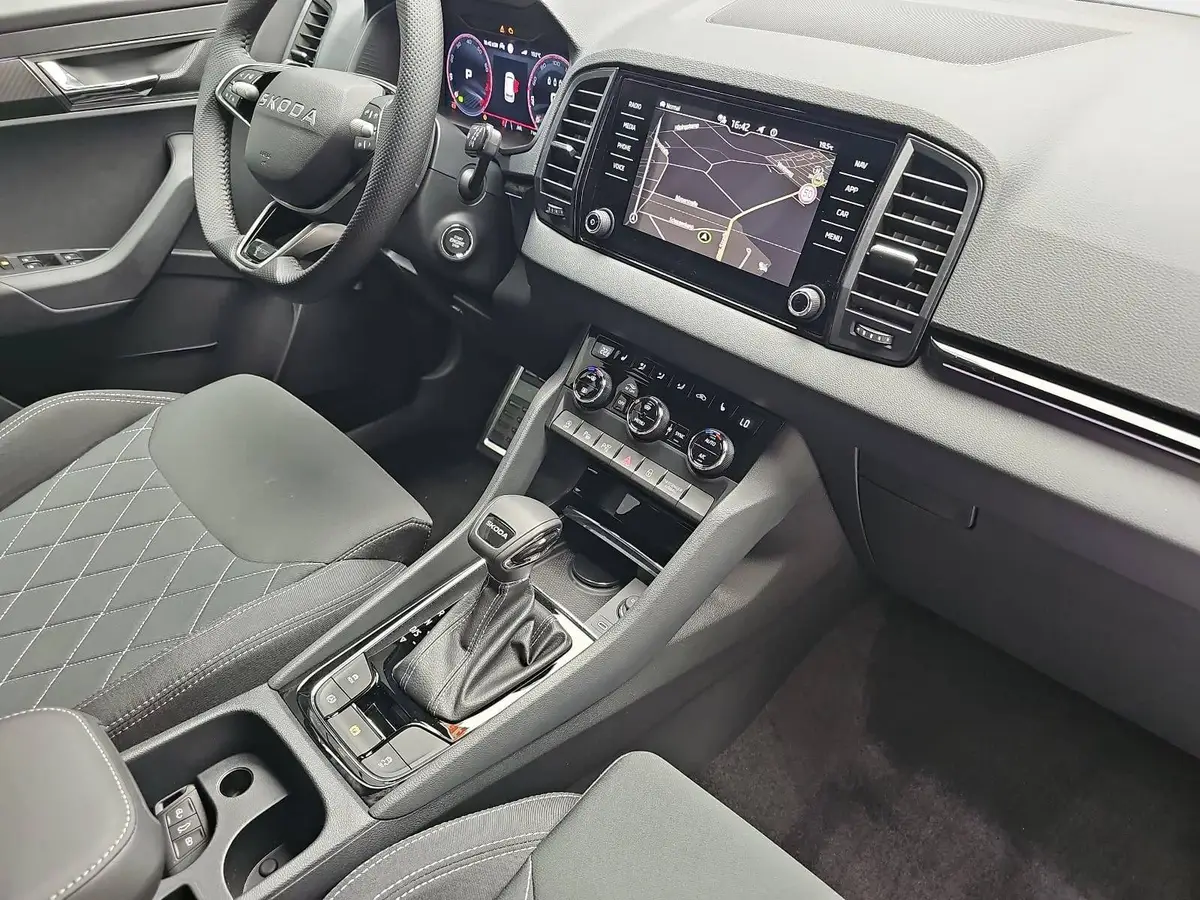 SKODA KAROQ 1.5 TSI DSG SPORTLINE NAVI LED-MATRIX PANO CANTON