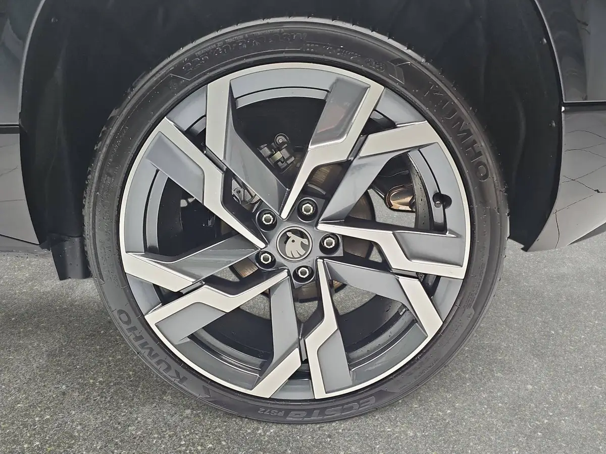 SKODA KAROQ 2.0 TDI DSG SPORTLINE AHK ACC PANO