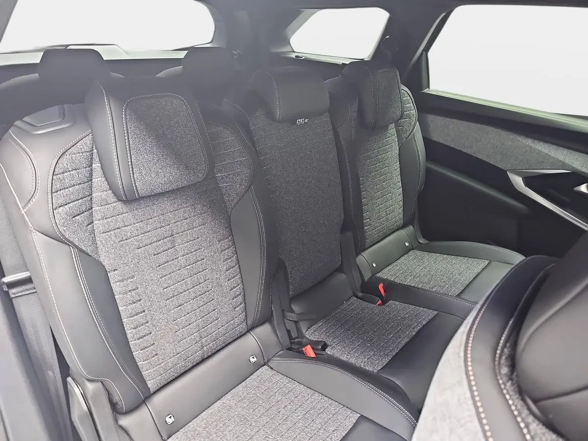 PEUGEOT 5008 1.2 HYBRID 145 E-DSC6 ALLURE KLIMA LED 7-S DAB 360