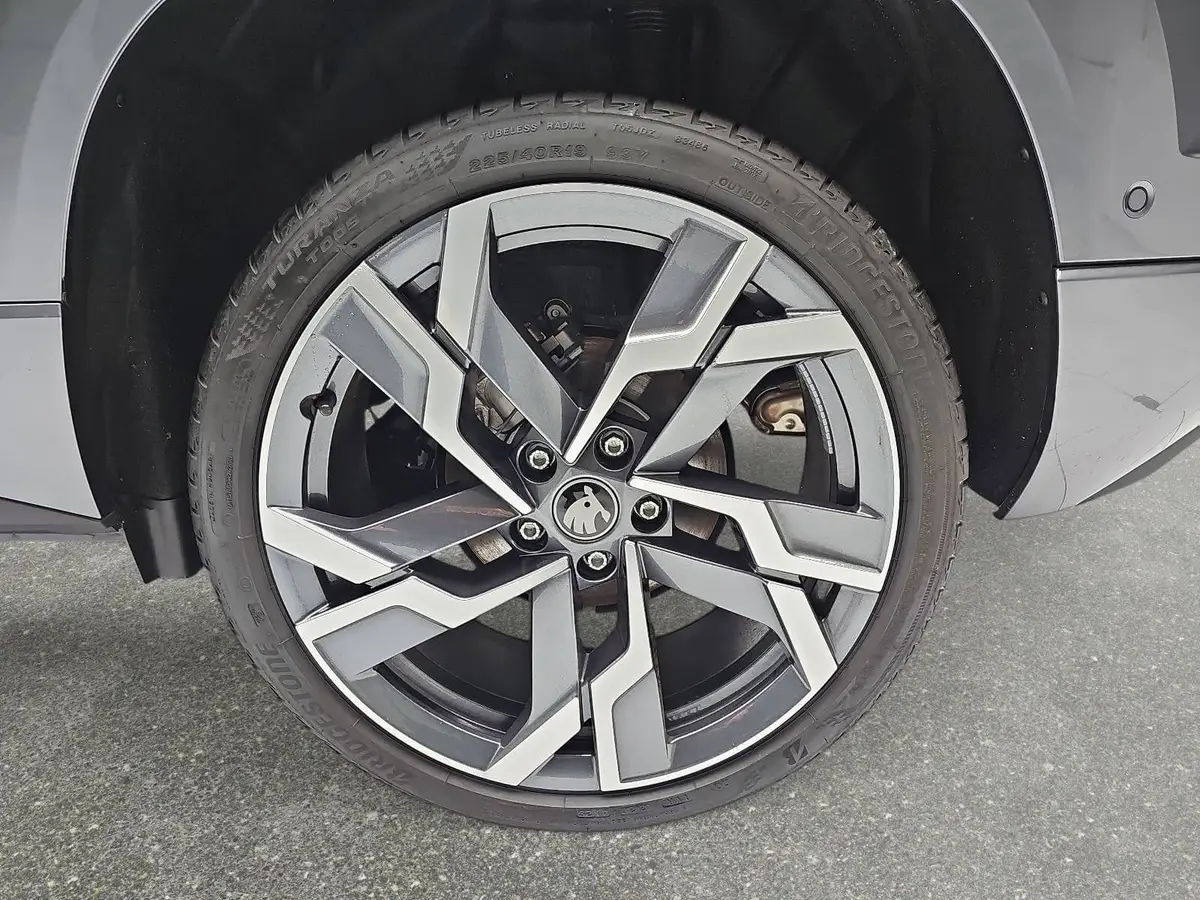 SKODA KAROQ 1.5 TSI DSG SPORTLINE NAVI LED ACC PANO WINTER KA