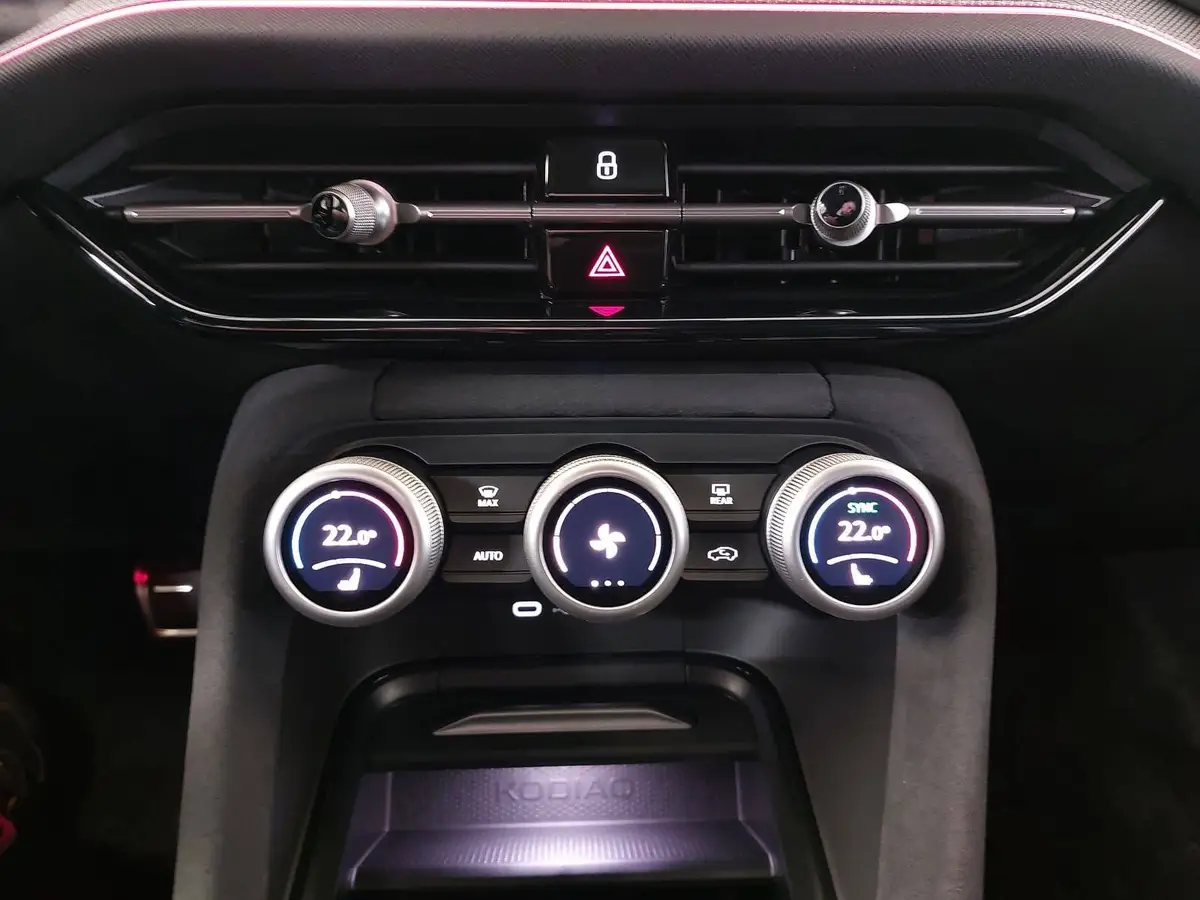 SKODA KODIAQ 1.5 TSI DSG SPORTLINE NAVI LED ACC PANO WINTER AHK