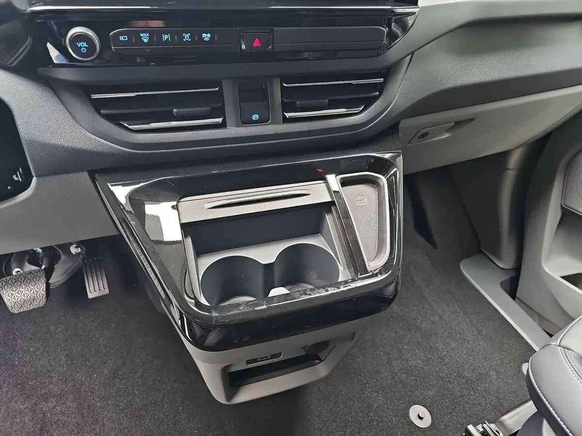 FORD TOURNEO CUSTOM 2.0 ECOBLUE AUTO. L1 TITANIUM X NAVI LED AHK