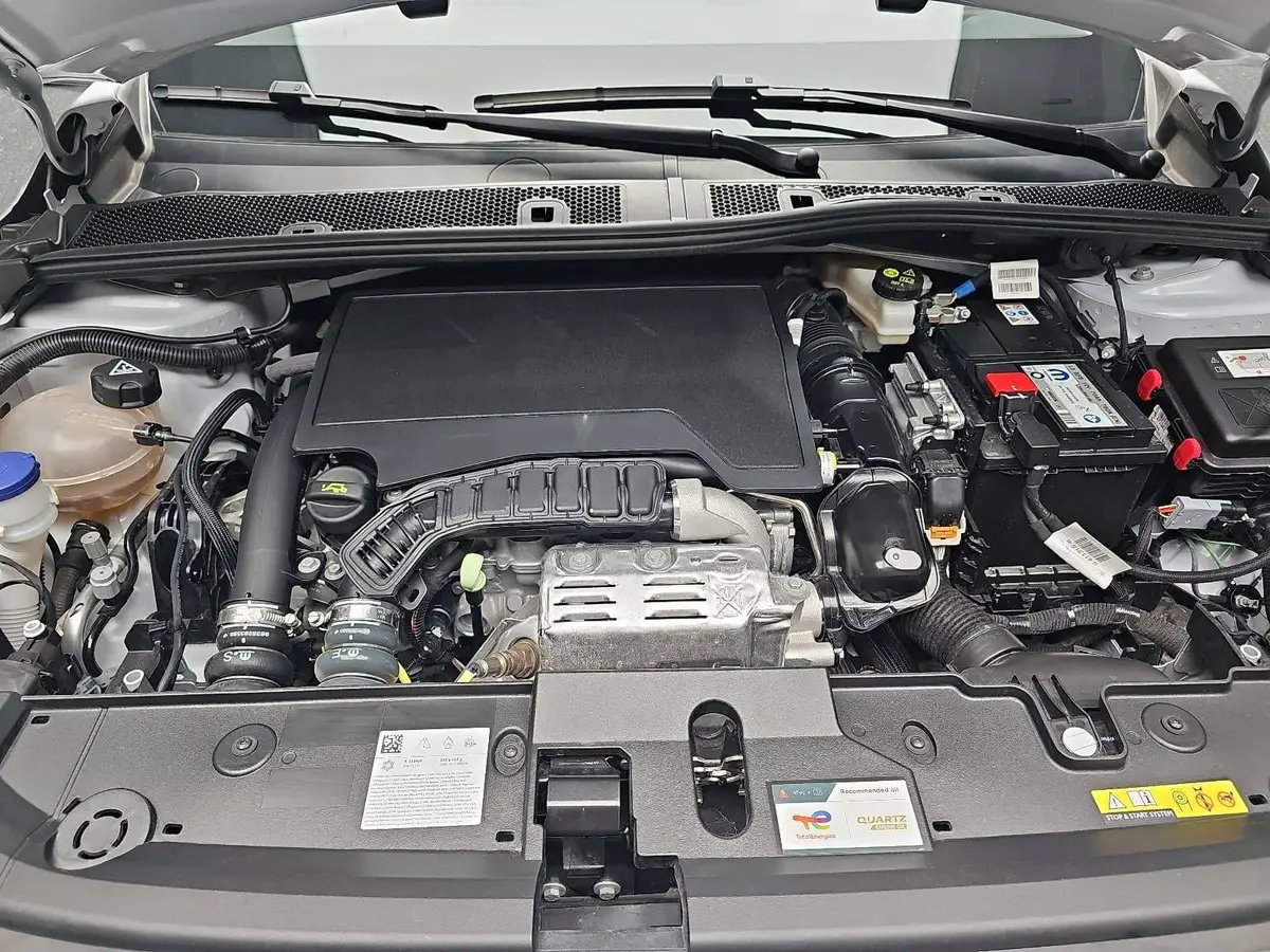 PEUGEOT 208 1.2 PURETECH 100 ALLURE LED DAB LM