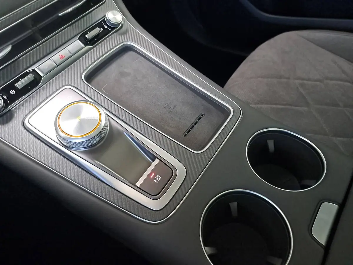 MG ANDERE EV FÖRDERFÄHIG 77 KWH LUXURY AWD PANORAMA LEDER 20-ZOLL