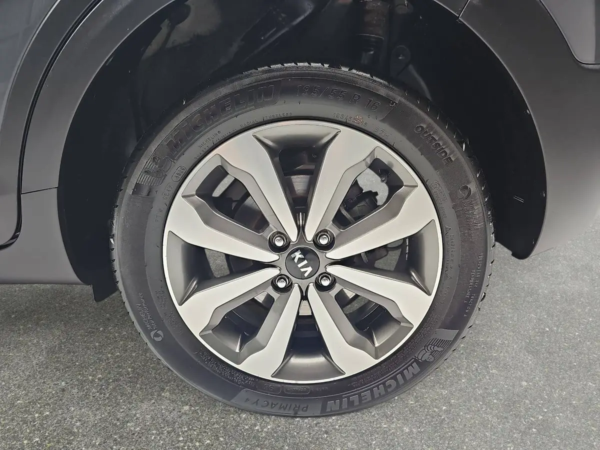 KIA STONIC 1.0 T-GDI 100 DCT VISION GRA AHK