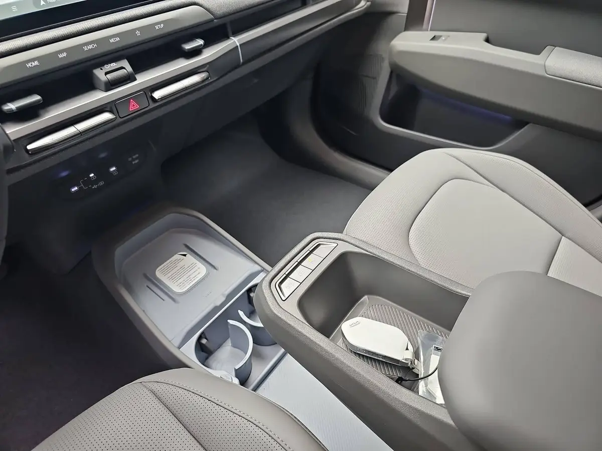 KIA EV3 81.4 KWH EARTH MJ26 WINTER BUSIN. UPGRADE DRIVEWISE-PARK DESIGN SOUND