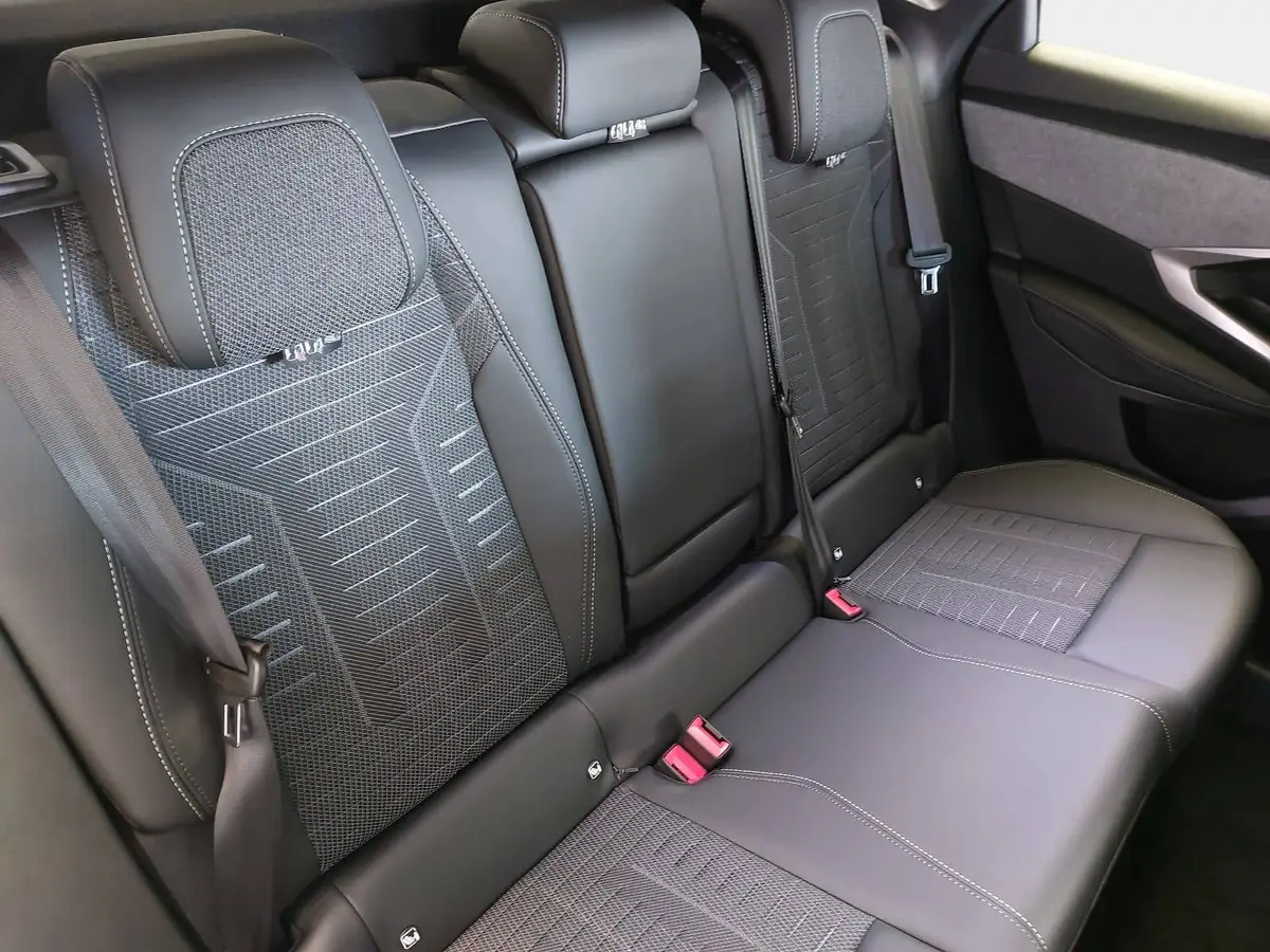 PEUGEOT 3008 1.2 HYBRID 145 E-DSC6 GT NAVI KLIMA LED AHK LM19