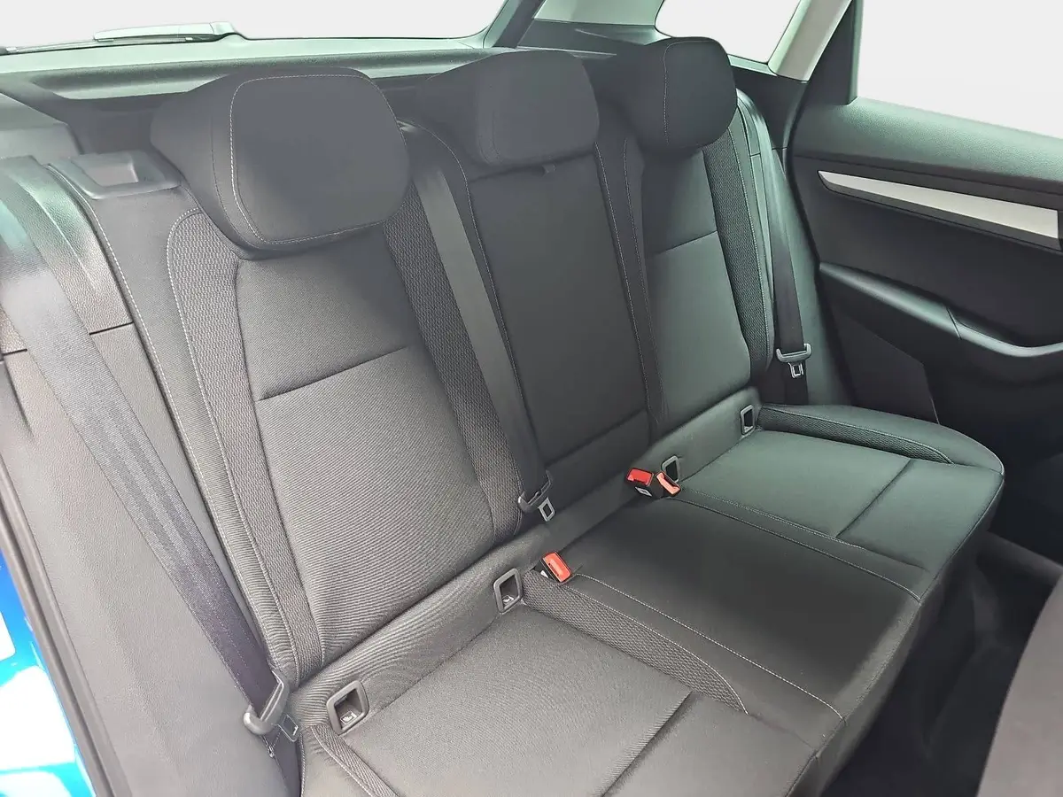 SKODA KAROQ 1.5 TSI DSG 130 JAHRE LED KLIMAAUTO SMARTLINK PDC 