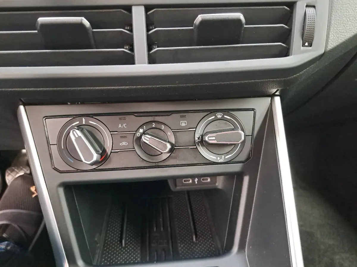 VW POLO 1.0 TSI LIFE LED KLIMA APP-CONNECT SICHT PDC KAMER