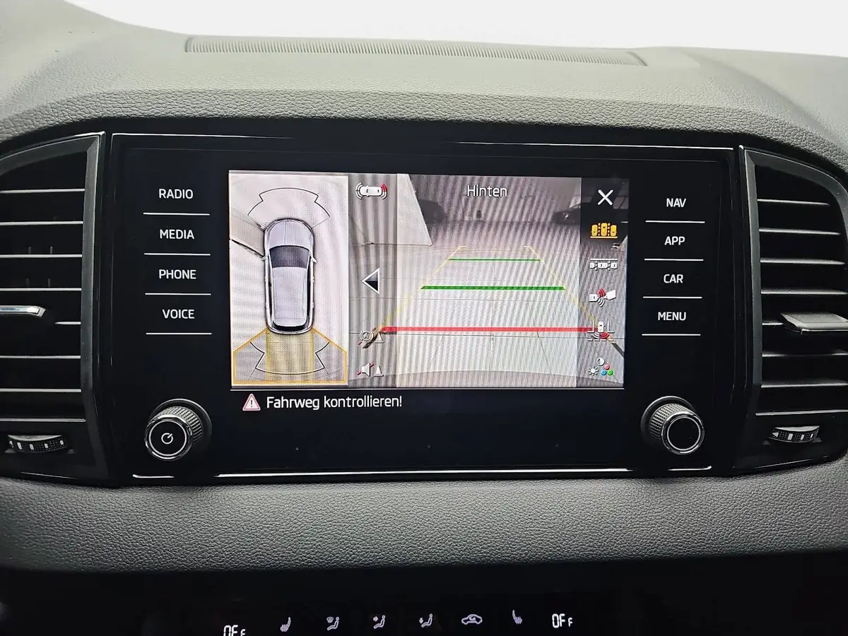 SKODA KAROQ 1.5 TSI DSG SPORTLINE NAVI LED-MATRIX PANO WINTER 