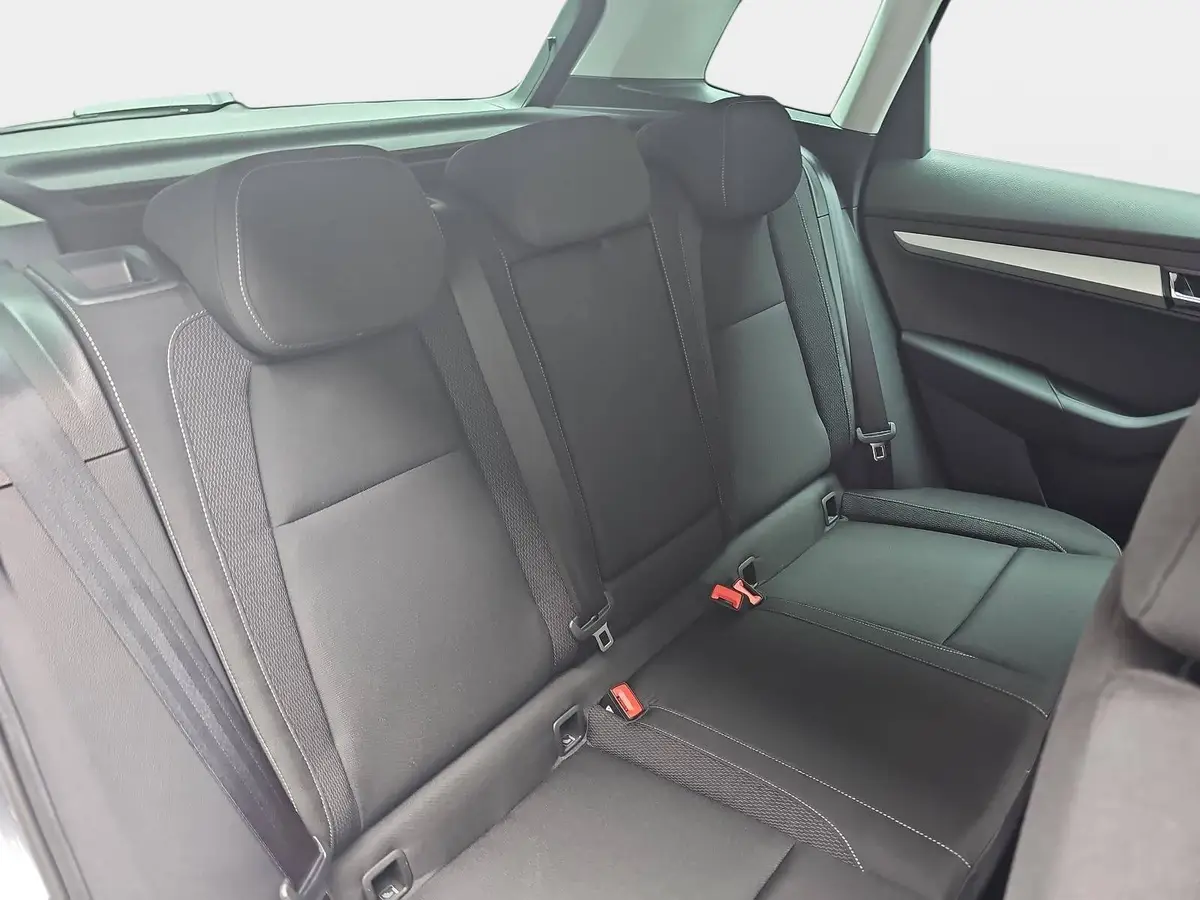 SKODA KAROQ 1.5 TSI DSG FAMILY LED KAMERA LM17