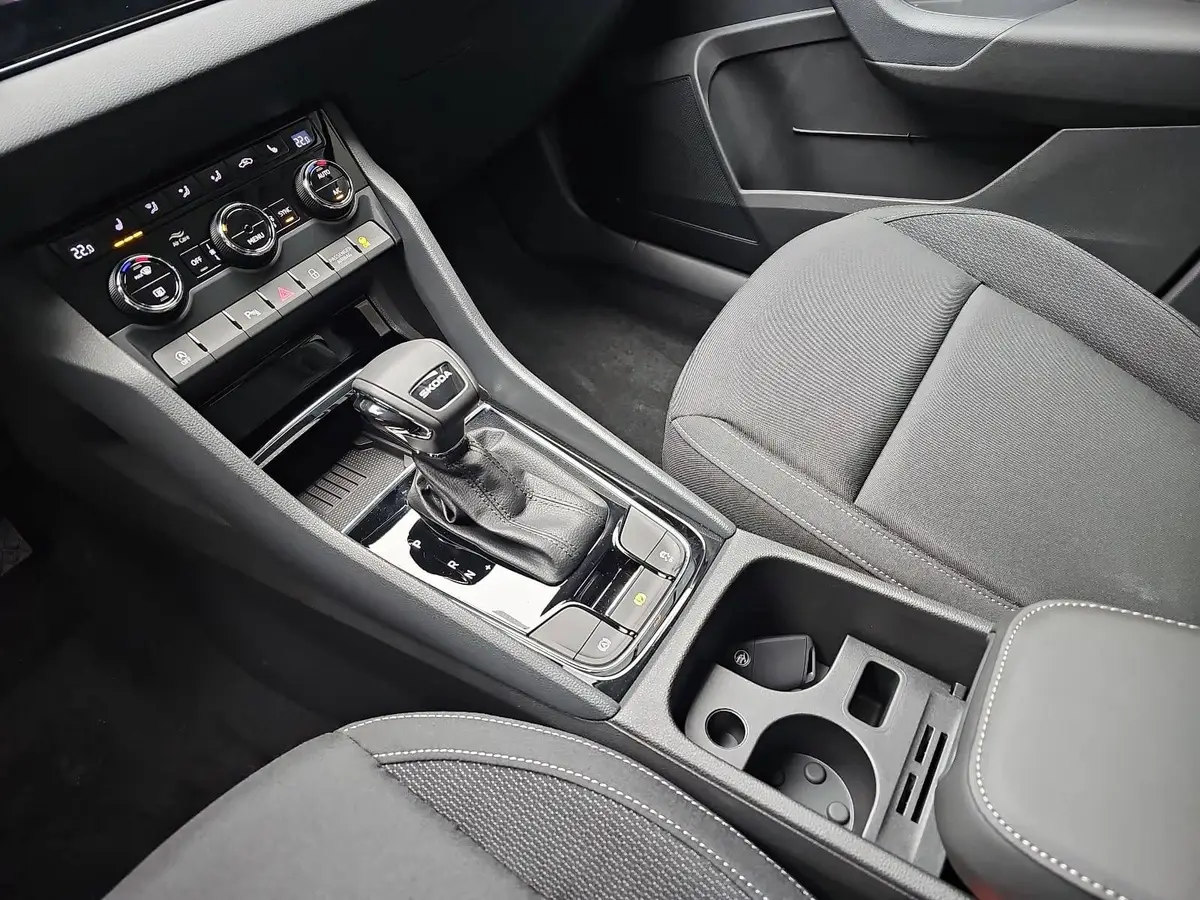 SKODA KAROQ 1.5 TSI DSG SELECTION NAVI LED ACC WINTER KAMERA A