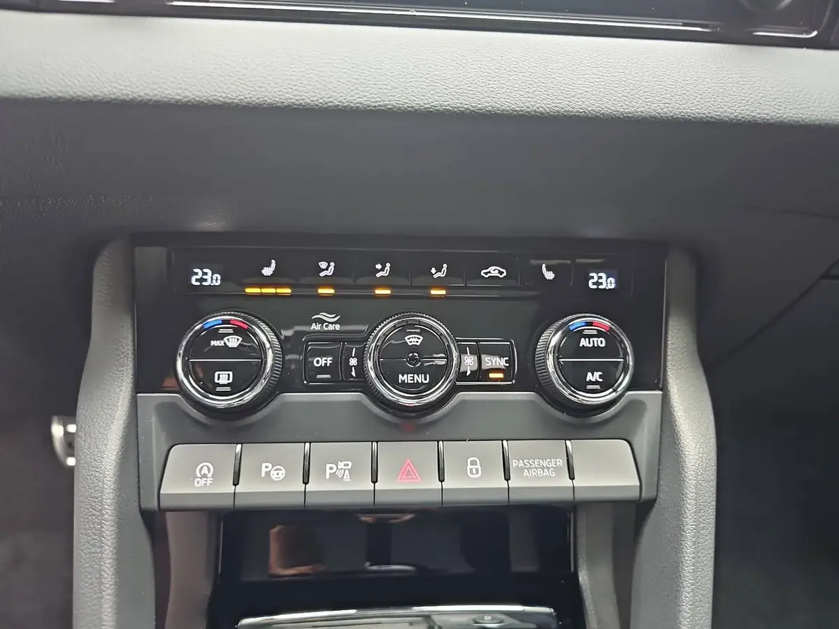 SKODA KAROQ 1.5 TSI DSG SPORTLINE NAVI LED-MATRIX PANO CANTON