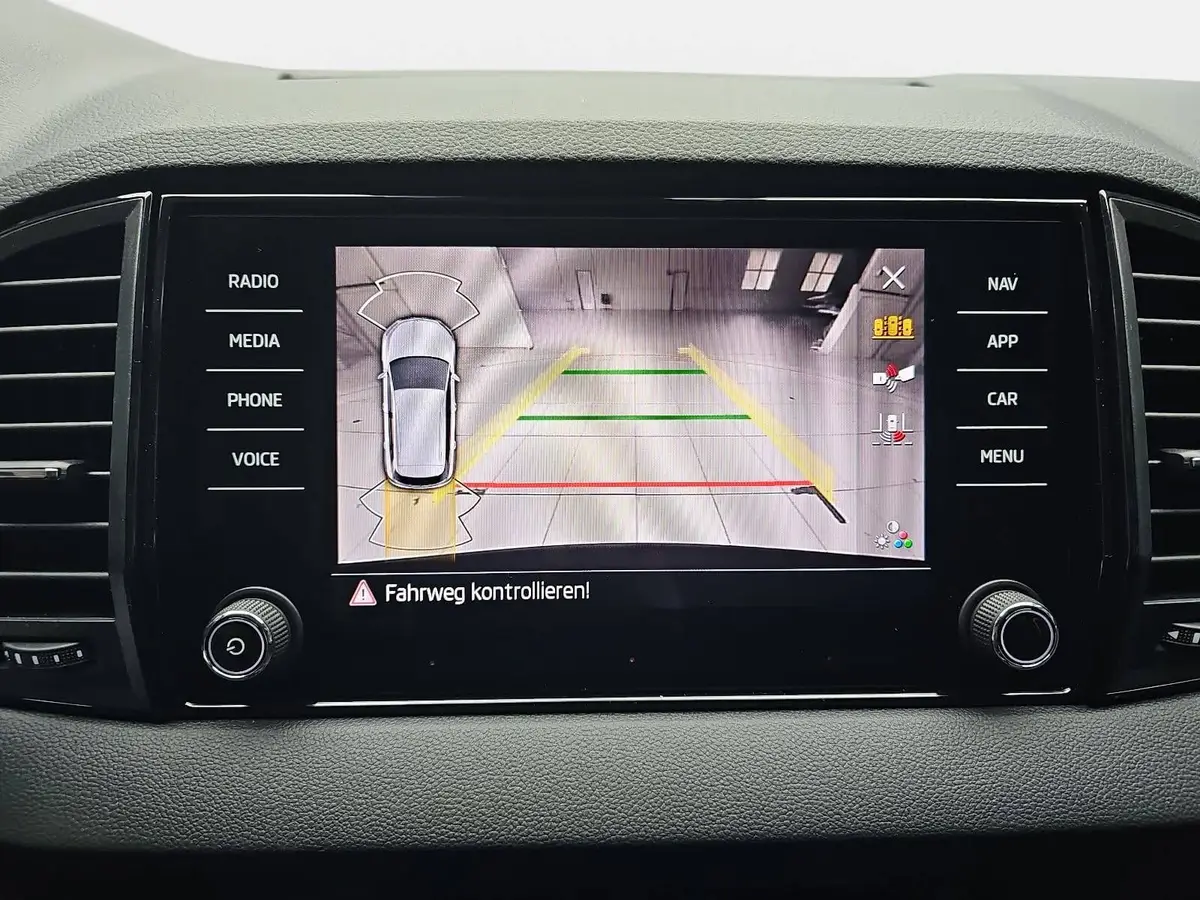 SKODA KAROQ 2.0 TDI DSG DRIVE NAVI LED AHK LM