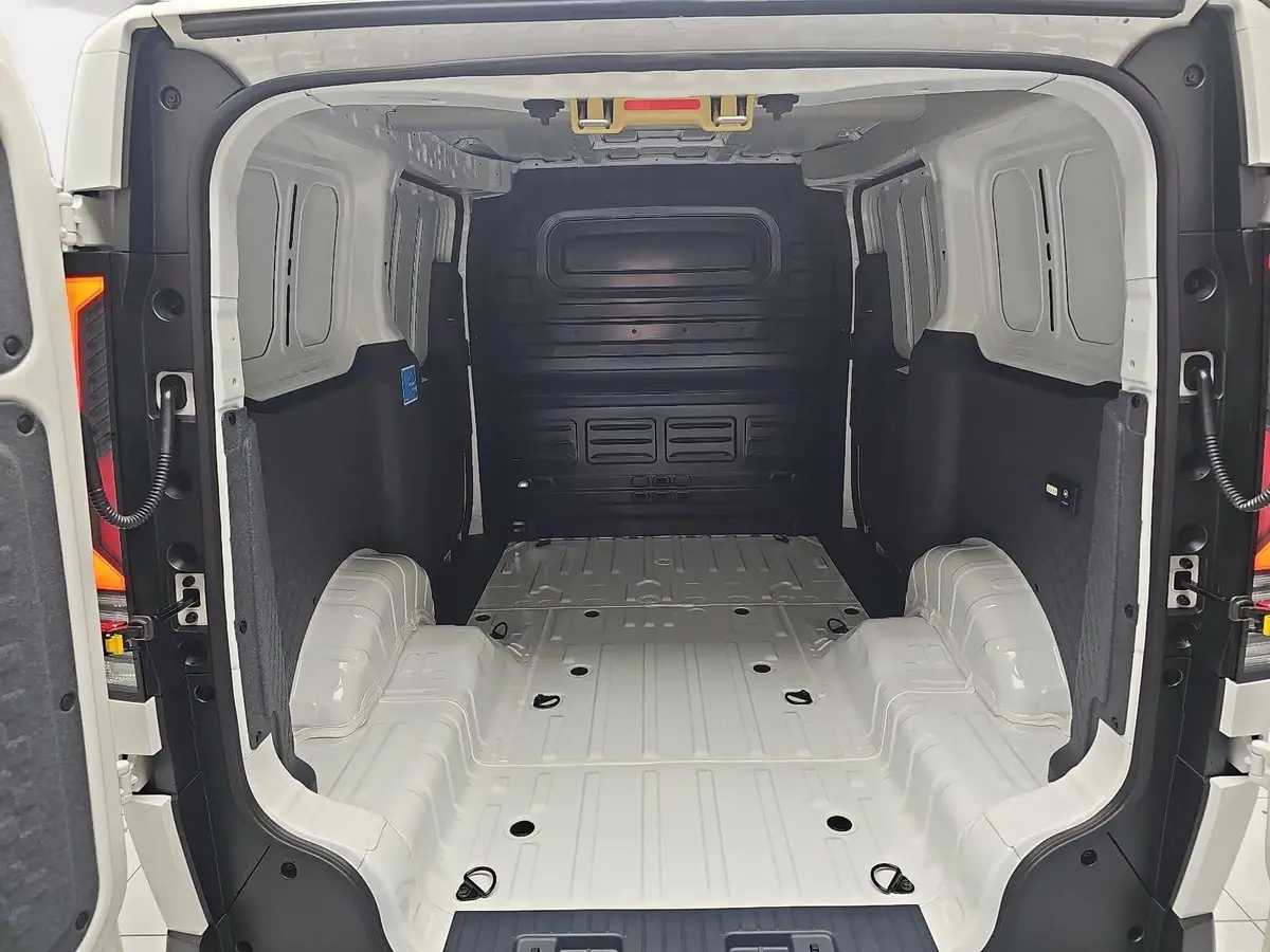 KIA PV5 CARGO L2H1 4T 71.2 KWH PLUS MJ26 WÄRMEPUMPE ALLWETTERREIFEN