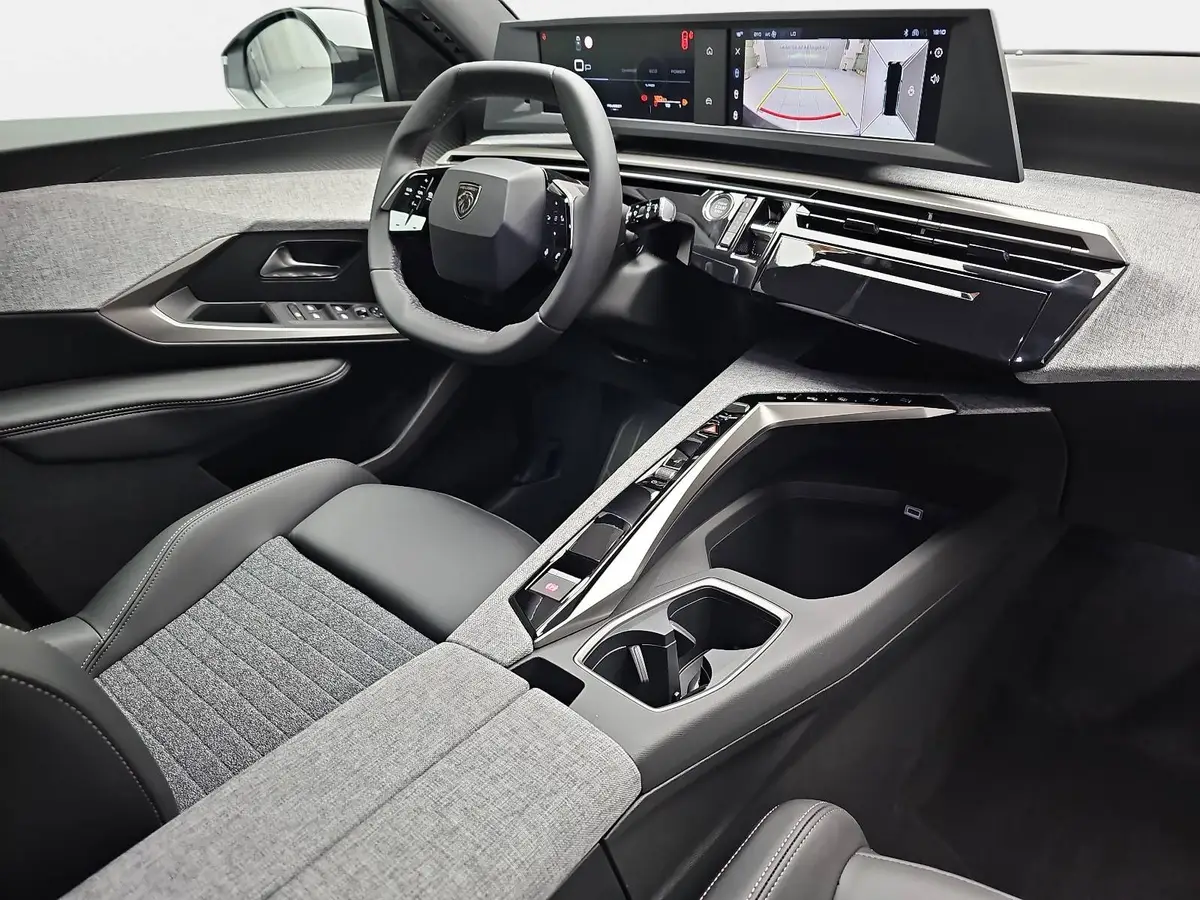 PEUGEOT 5008 1.2 HYBRID 145 E-DSC6 ALLURE KLIMA LED 7-S DAB 360