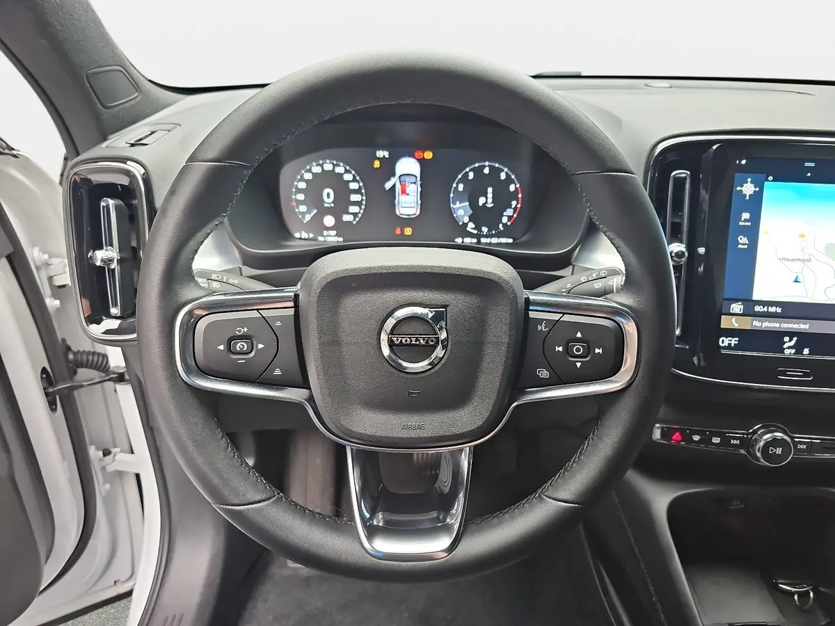 VOLVO XC40 T2 2WD AUTO. CORE NAVI LED EL.HECKKL. PDC KAMERA L