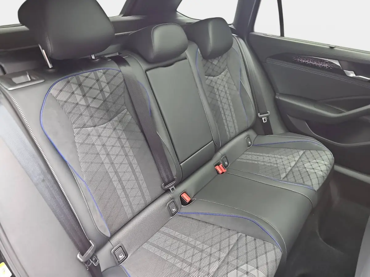 VW PASSAT VARIANT 2.0 TDI DSG R-LINE NAVI LED-MATRIX ACC PANO BLACK 