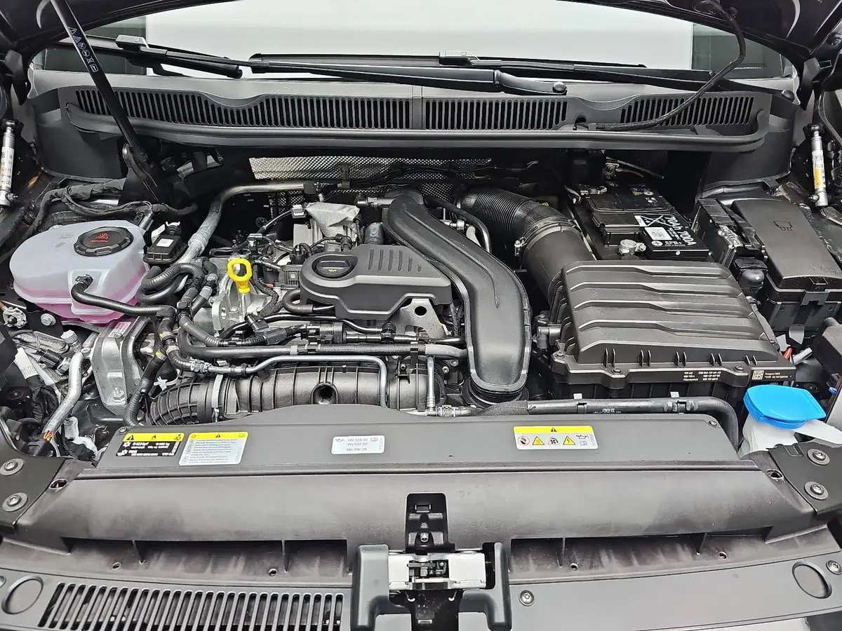 VW TOURAN 1.5 TSI DSG COMFORTLINE NAVI LED ACC SPUR WINTER 7